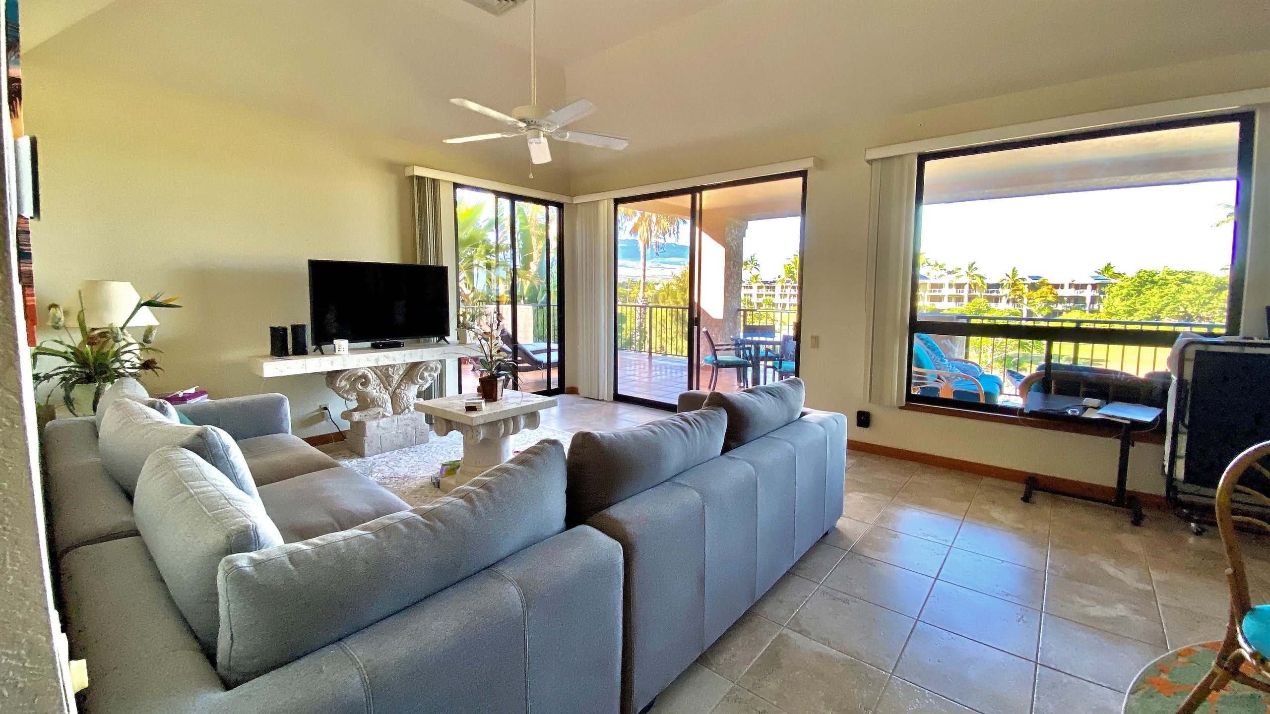Large 2/2 penthouse with great views in Waikoloa - Photo 1