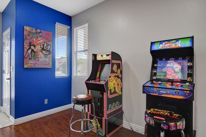 Near Strip and Airport: Games & Arcades-Southpoint