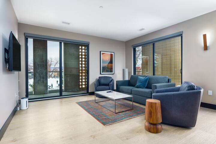 Modern Flat w/ Mountain Views + Private Balcony gallery image 2