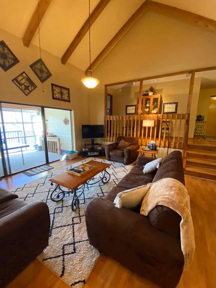 3BR/2BA/Loft Lakefront Home on Nantahala, sleeps 8 Houses for Rent in