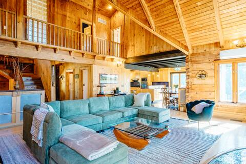 Majestic Cabin | POOL & HOT TUB