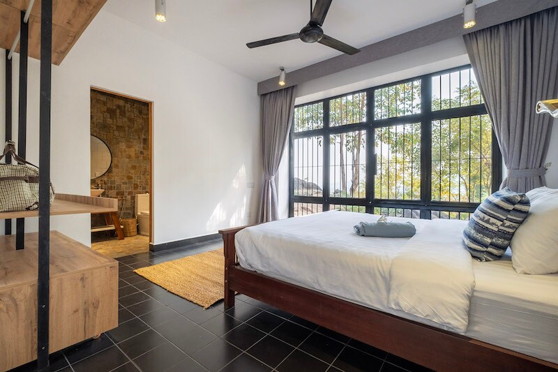 Spálne sú luxusné útočiská, z ktorých každá je navrhnutá tak, aby poskytovala maximálne pohodlie a súkromie. 