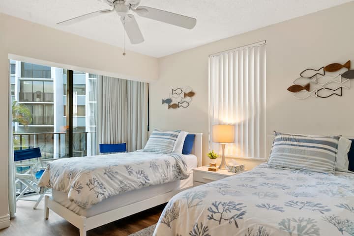 Spálňa s 2 oddelenými posteľami XL a sedacím kútom