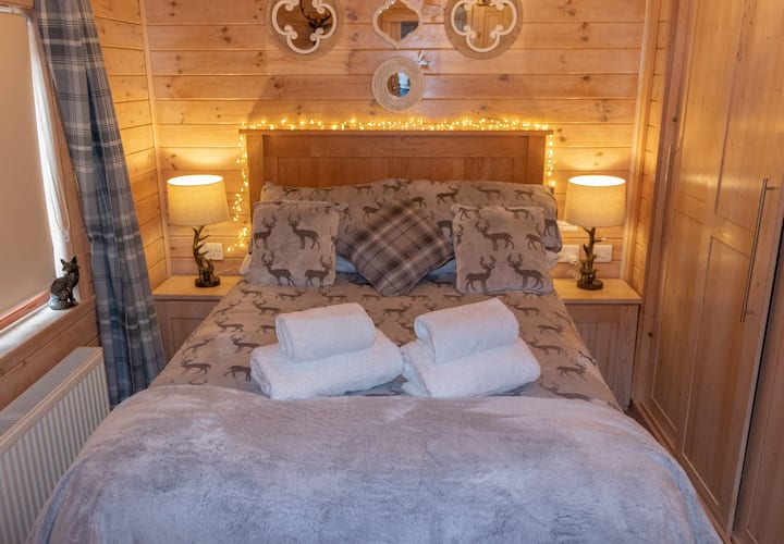 master bedroom. very comfortable bed, plenty of wardrobe space where you will find extra bedding, pillows & throws, hairdryer for your use, dressing table and stool, leads to a beautiful en suite, powerful shower, sink, WC and heated towel rail