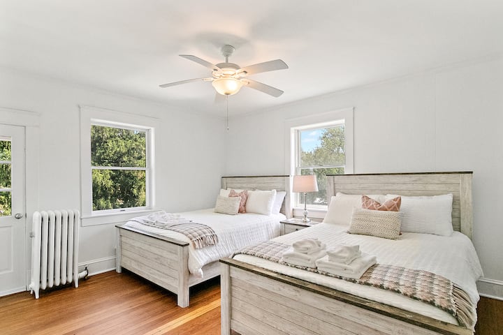 Rose Room, 2 Queens, Balcony Access - Second Floor