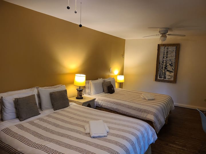 Chambre familiale pour amoureux de la nature Chalets à louer à Saint