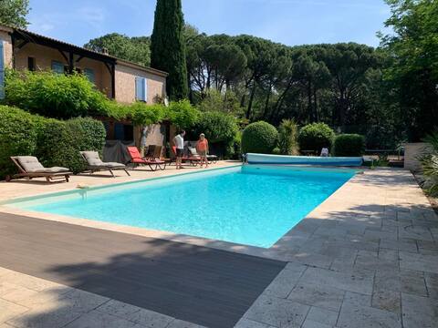 Villa 7 ch, Pool & tennis in green Provence