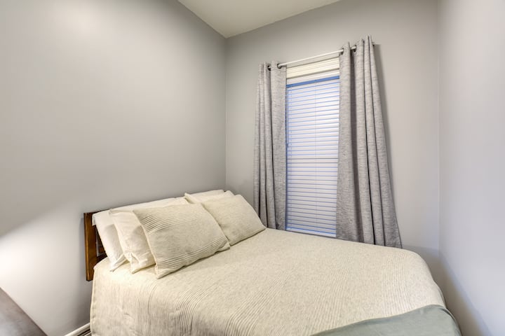 Full Bedroom
