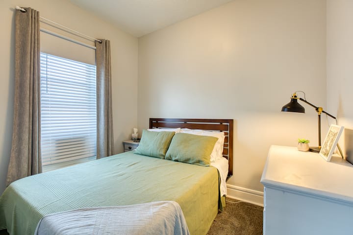 Queen Bedroom