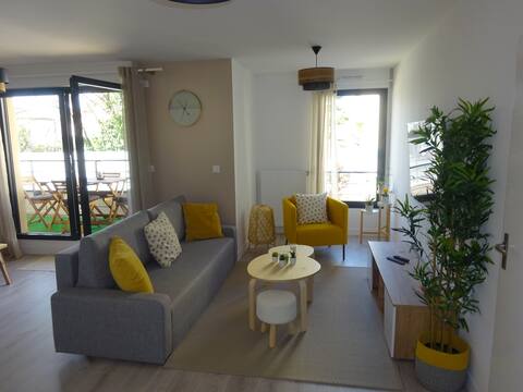 Modern apartment with terrace and gated parking