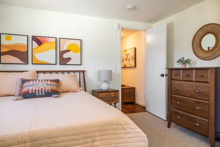 Master Bedroom, New Queen Memory Foam Mattress. Large Dresser and Closet.