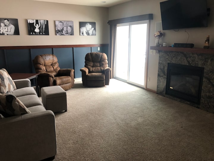 Entire Home - Golf Course Views - Oshkosh, WI