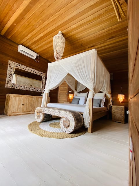 Romantic Beachfront Cabin