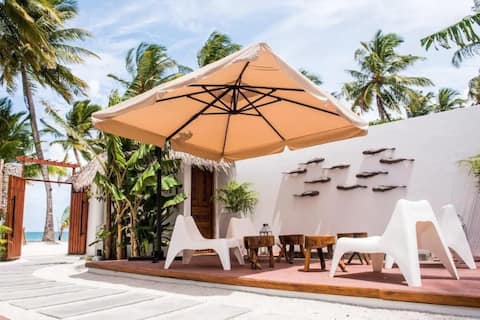 5* Beachfront Villa - 40 mins Speedboat From Male