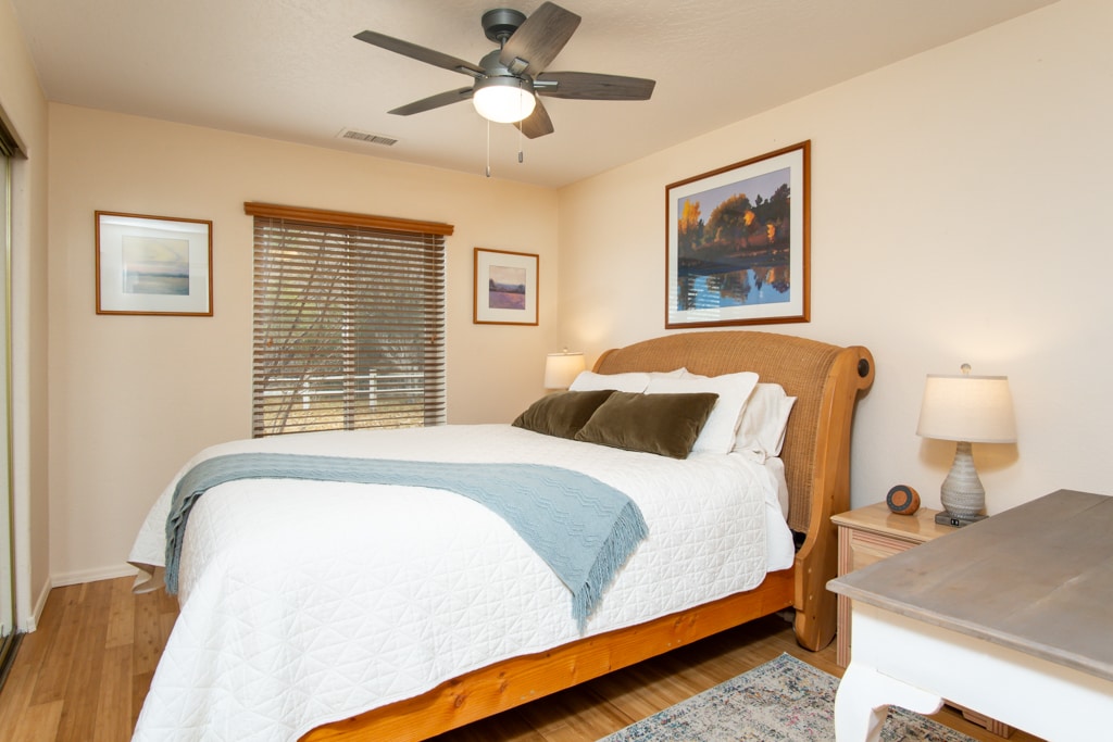 חדר שינה מס '1 עם מיטת קווין סייז