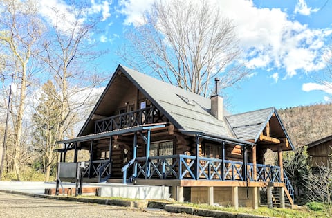 BIGFOOT: Authentic hand-cut log house in the forest for up to 6 people