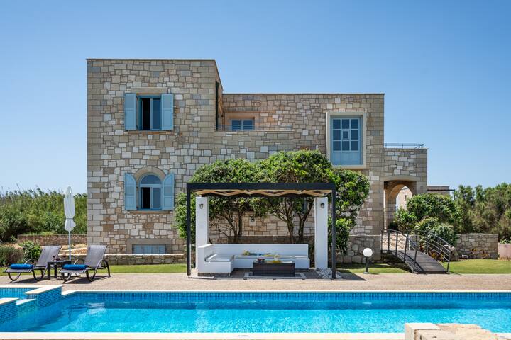 Beachfront villa w/private pool, ping pong and BBQ gallery image 2