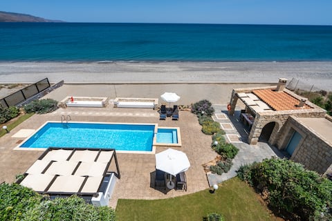 Beachfront villa w/private pool, ping pong and BBQ