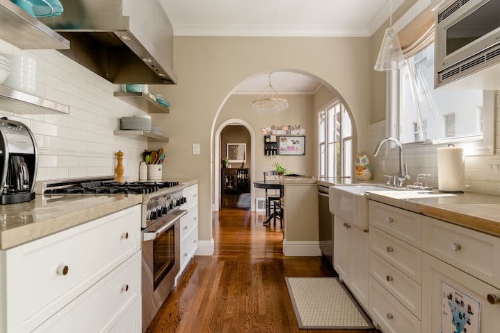 Large, Beautiful Flat in Cow Hollow gallery image 3