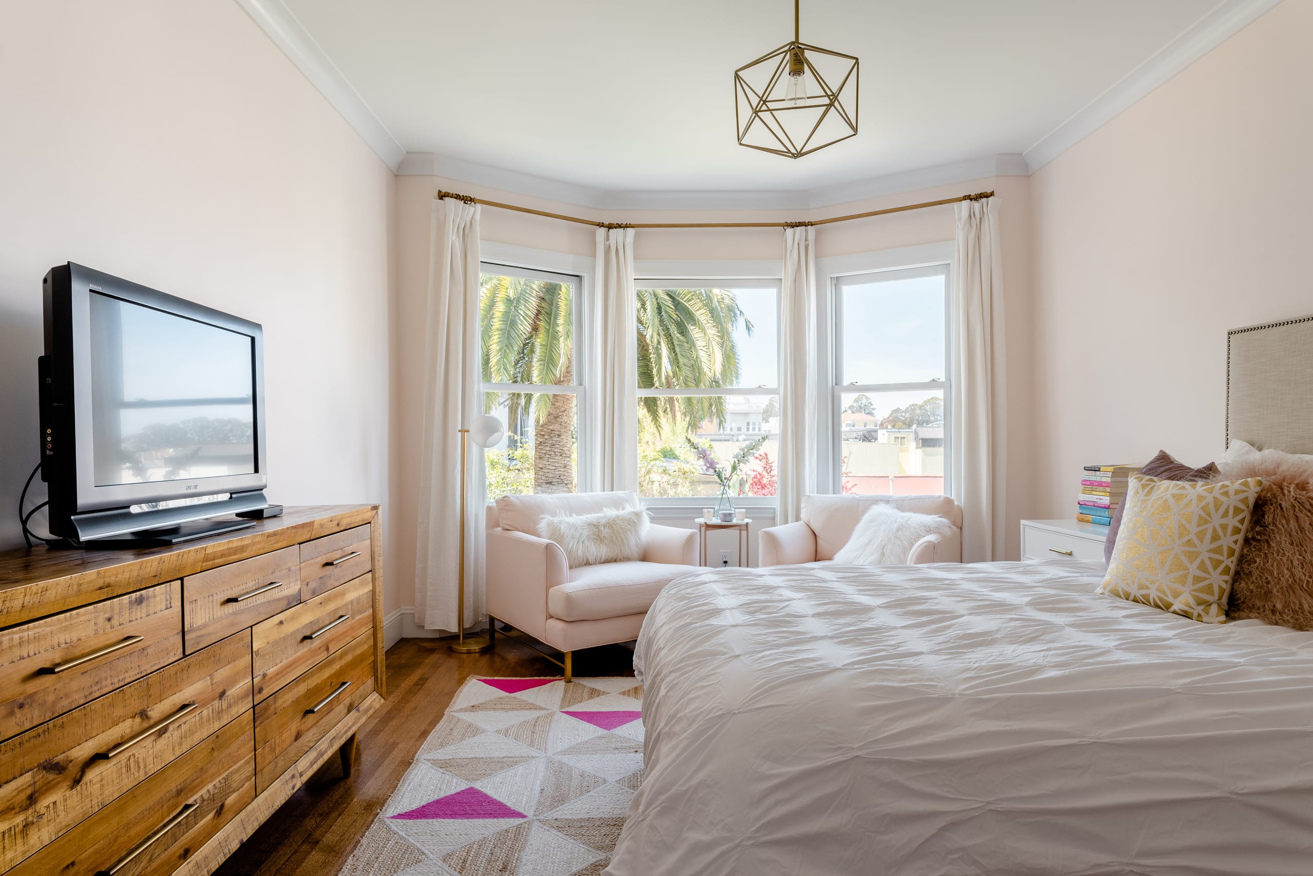 Condo in San Francisco · ★4.98 · 2 bedrooms · 3 beds · 1.5 baths - Image 18