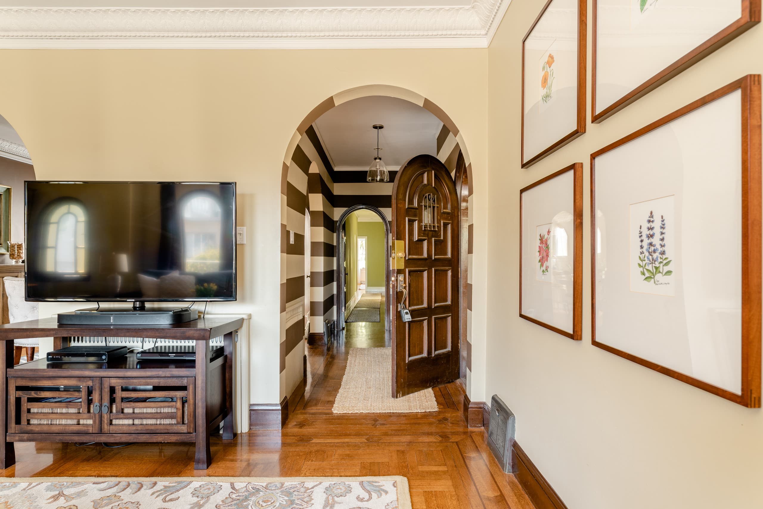 Condo in San Francisco · ★4.98 · 2 bedrooms · 3 beds · 1.5 baths - Image 2
