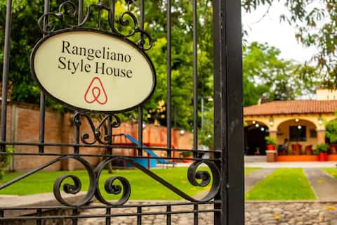 Rangelian-style house located in Comala, Colima