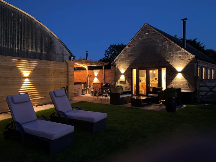 7 Best Cabins With Hot Tub In Leicestershire, UK Trip101