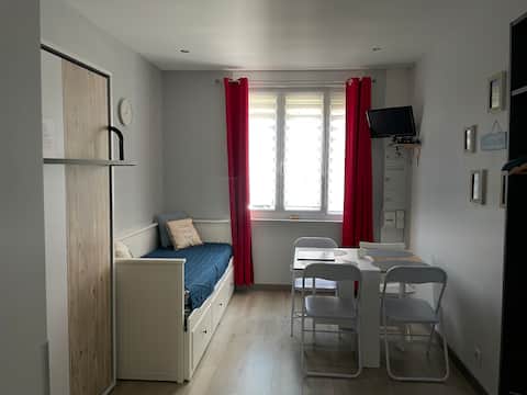 Top performing Airbnb: Studio 100 meters from the beach in Fort Mahon Plage