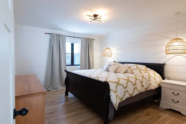 главна спалня с суперголямо двойно легло