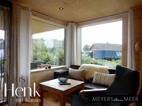 Erfolgreiche Airbnb-Immobilie: Wooden chalet "HENK" 500 m to the Baltic Sea beach - with fireplace in Zierow