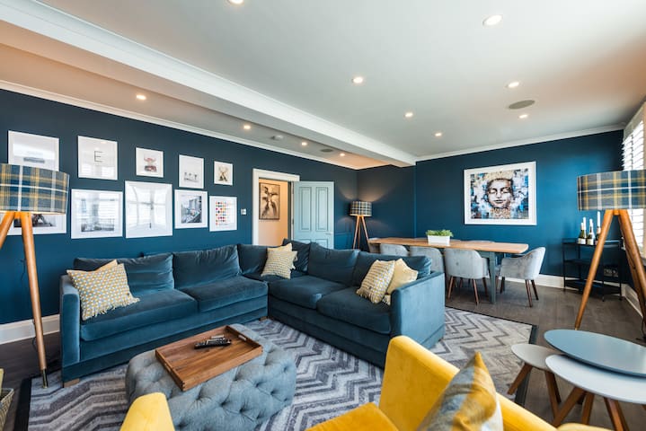 Stylish and chic apartment on Charlotte Square