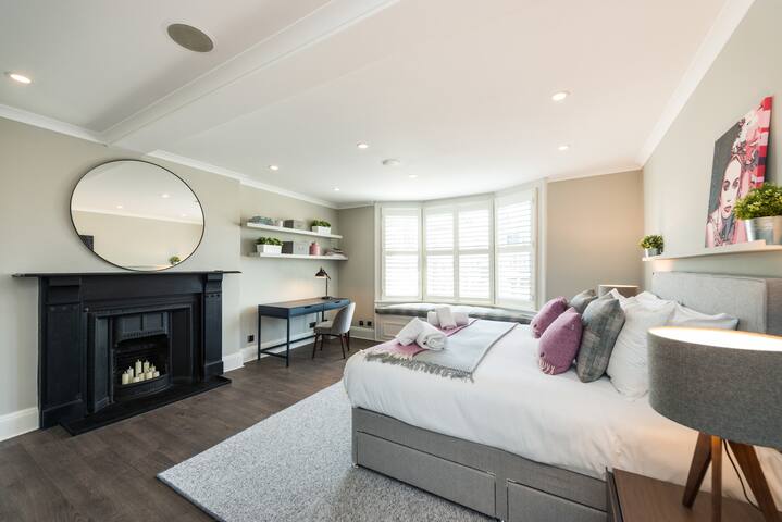 Stylish and chic apartment on Charlotte Square gallery image 3