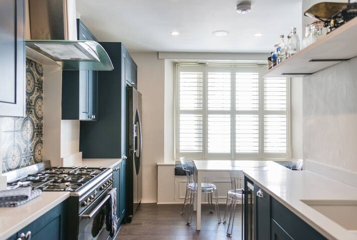 Stylish and chic apartment on Charlotte Square gallery image 5