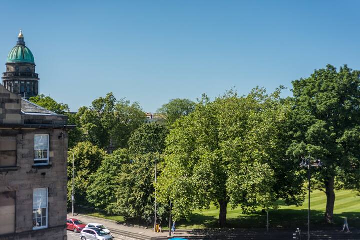 Stylish and chic apartment on Charlotte Square gallery image 4