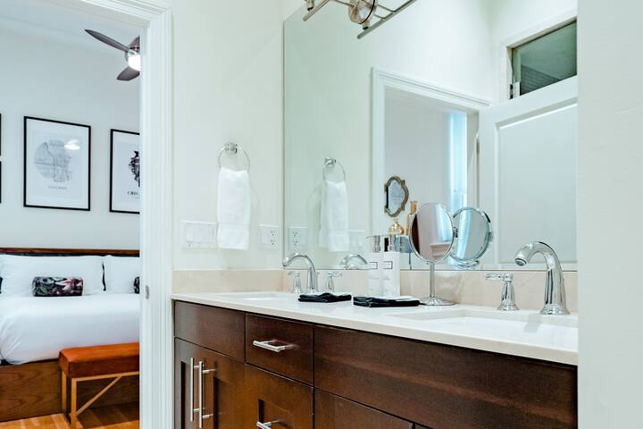 Luxe 3BD/2BA with Fireplace and Private Balcony gallery image 4