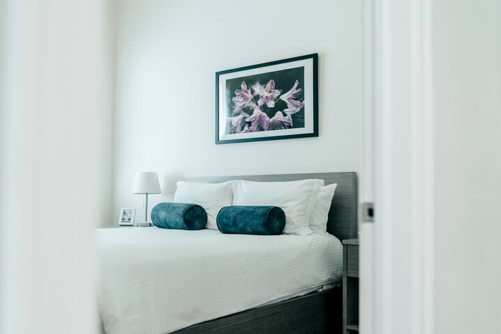 Luxe 3BD/2BA with Fireplace and Private Balcony gallery image 5