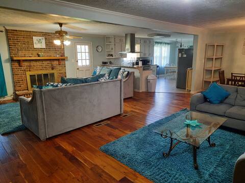 Large Home 35 Minutes to Atlanta
