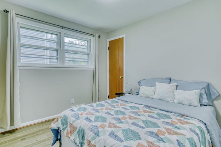 3rd bedroom with full size bed
