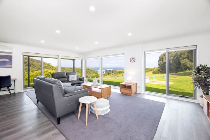 Bounty Beach House – sanctuary with an ocean view