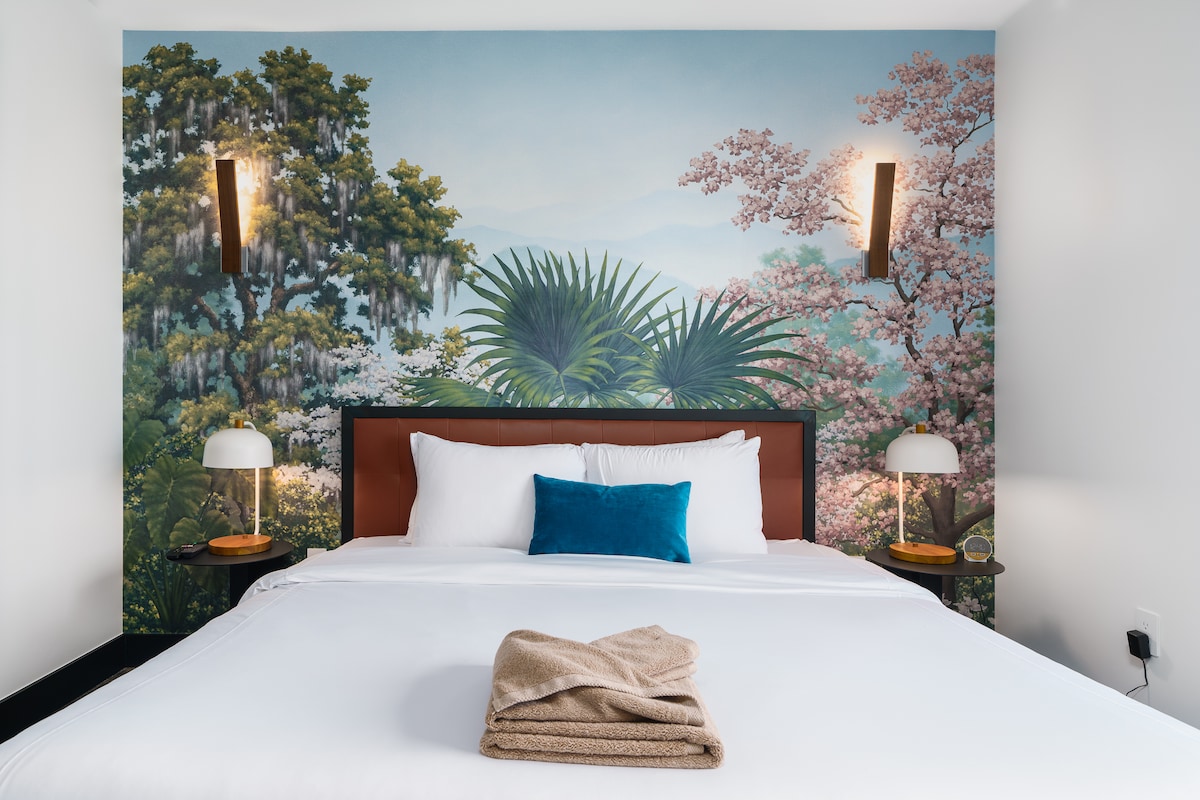 King Casper Mattress & Casper Pillows