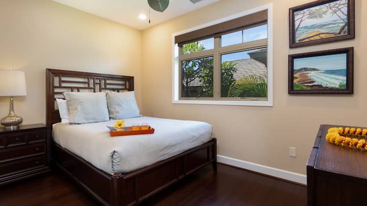 Suita #2 në katin kryesor me "Queen" dhe banjë më vete jashtë dhomës