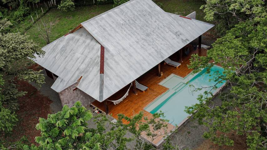 Stylish 4BR Villa Private Pool Starlink Near Beach