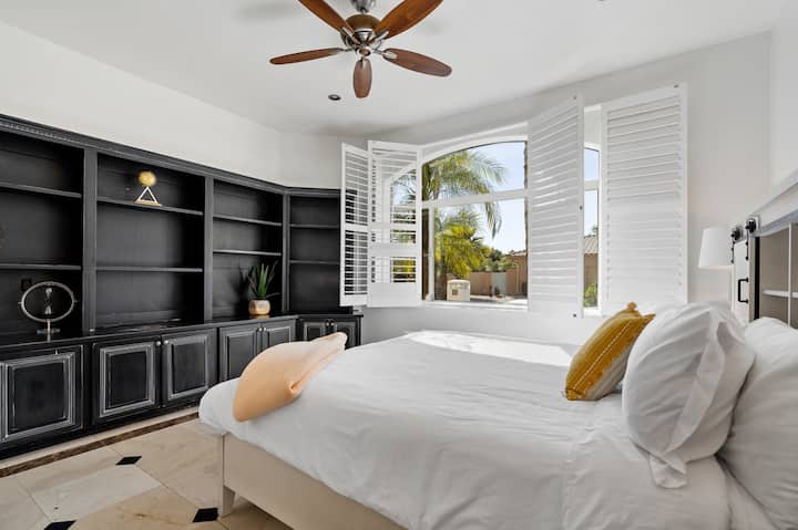 Main Floor Bedroom with King Bed