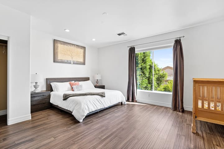 Upstairs Bedroom with King Bed 