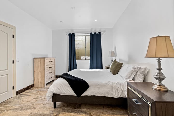 Basement Bedroom with en suite bathroom - King bed 
