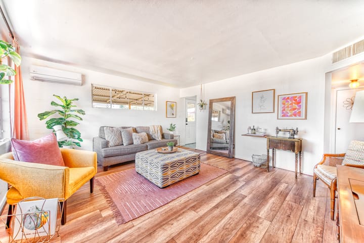 Historic Bungalow W/ Terrace | Downtown Chandler - Ruby Lake, Chandler