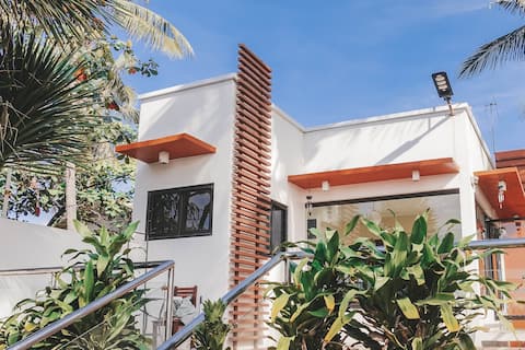 Villa Rica House | Beachfront+WiFi+Bonfire+Karaoke