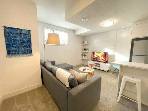 Successful Airbnb property: Modern & Spacious 1B - Close to UofC & Hospitals in Montgomery