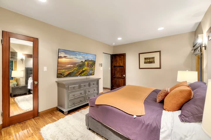 Front bedroom with a Firm Queen sized bed 