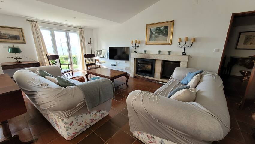 Beachfront House | 2 minute walk from the beach gallery image 3